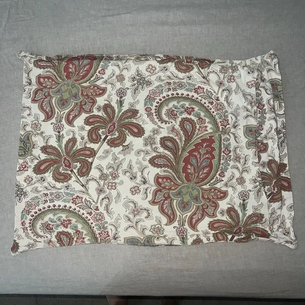 Pottery Barn Charlie Paisley Percale Standard Pillow Shams Red Set of 2